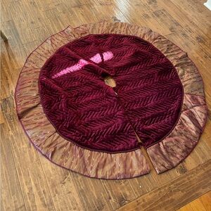 Martha Stewart Plush Burgundy Tree Skirt with Gold Trim